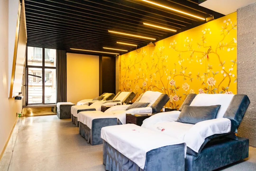 大连这家店做足疗还能看电影,是时候来一次全身心的放松了