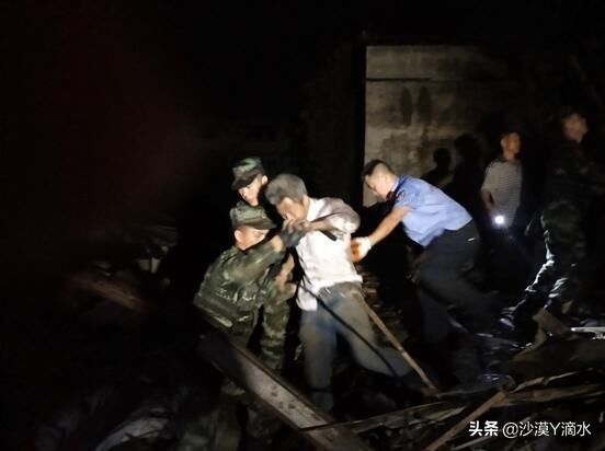 地震来临时学生在教室如何自救,地震时如何自救视频