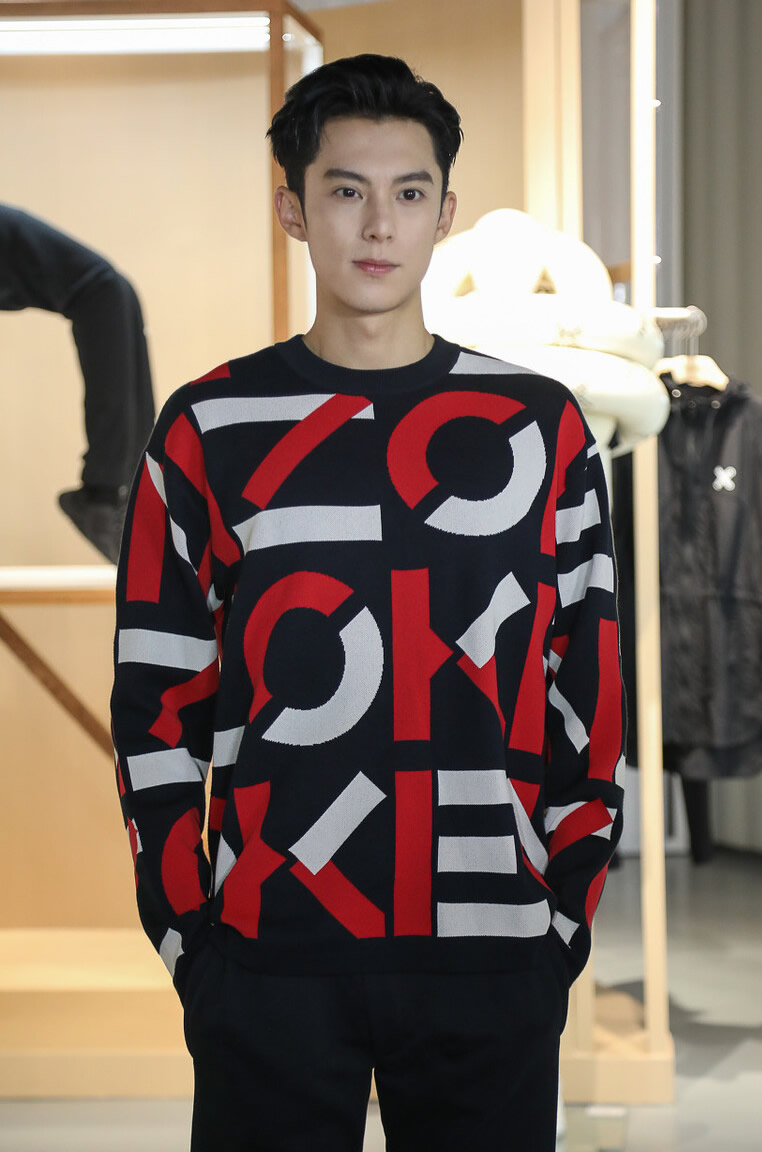 圆脸男士修饰脸型的发型,怎么选择适合自己的发型长脸男