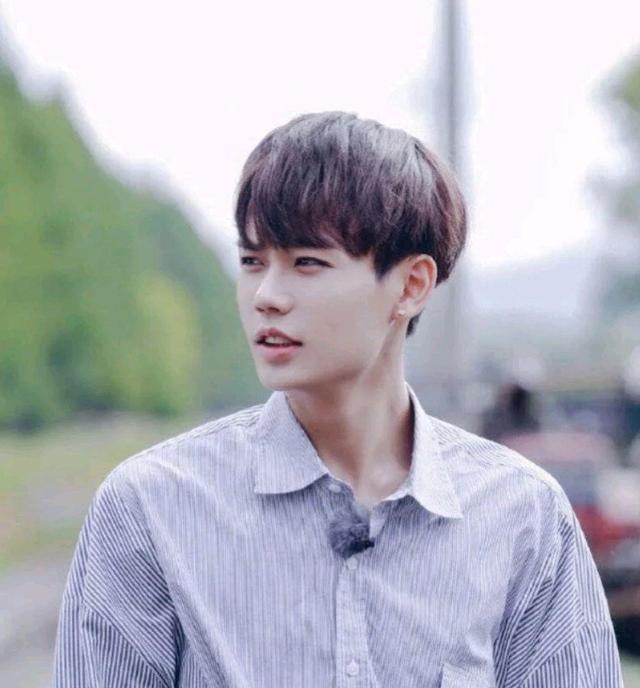 男生剪头发两侧怎么和理发师说,男生修剪头发该怎么跟理发师说