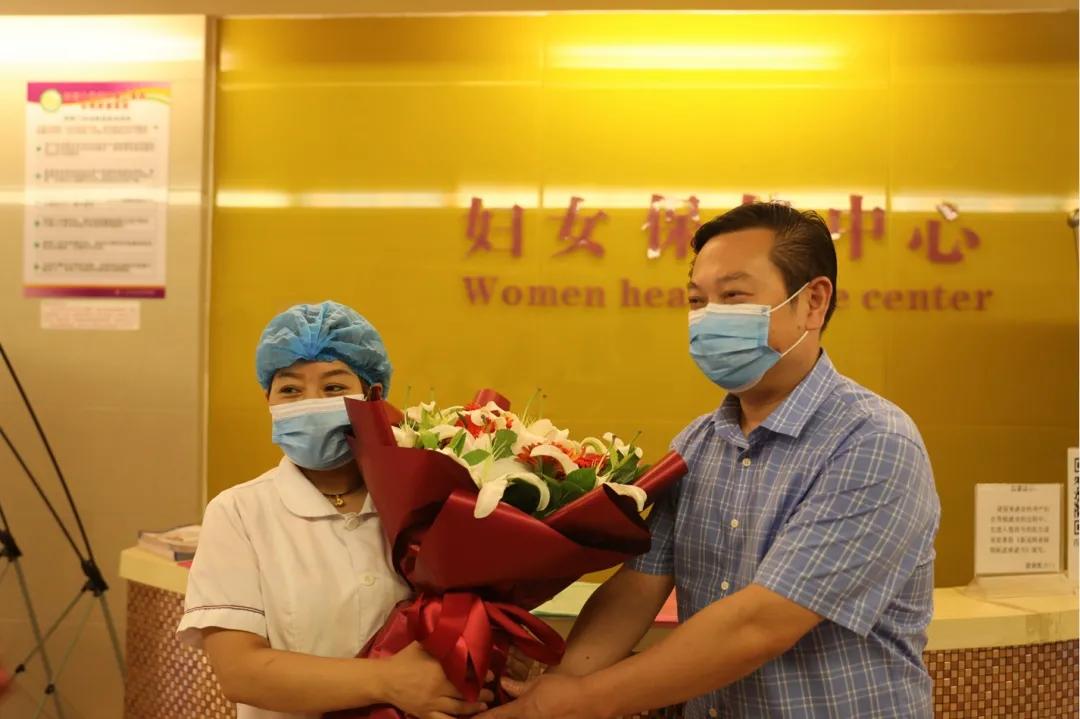 弘扬抗疫精神同心共抗疫情,医师节弘扬抗疫精神护佑人民健康