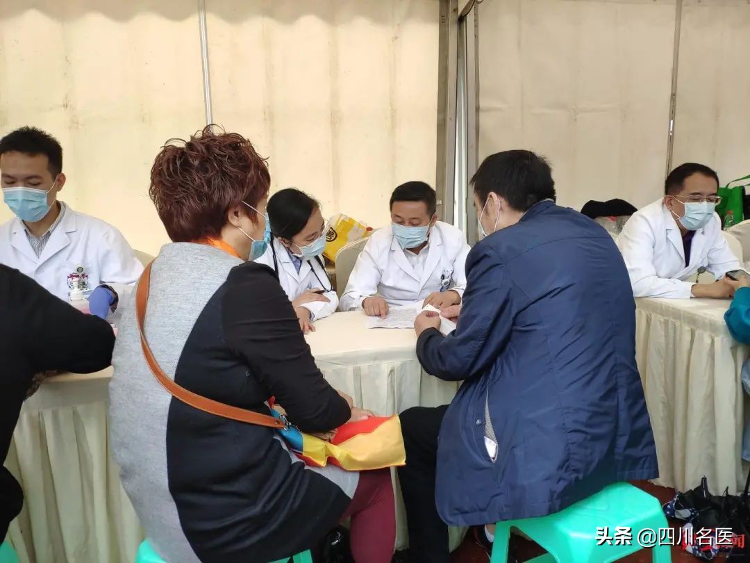 火爆！数万人“追星”华西坝