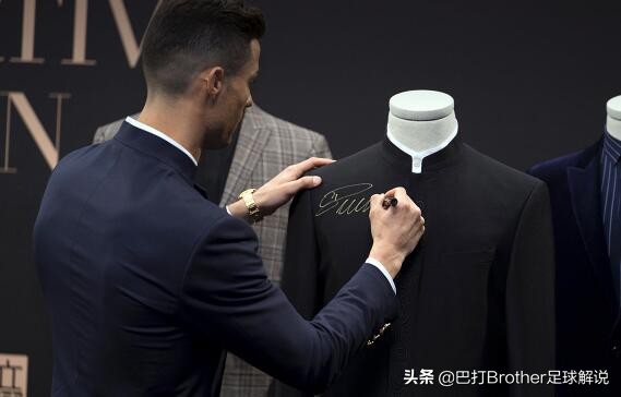 完美契合!C罗帅气亮相签约柒牌男装,品牌商一举动获球迷赞扬