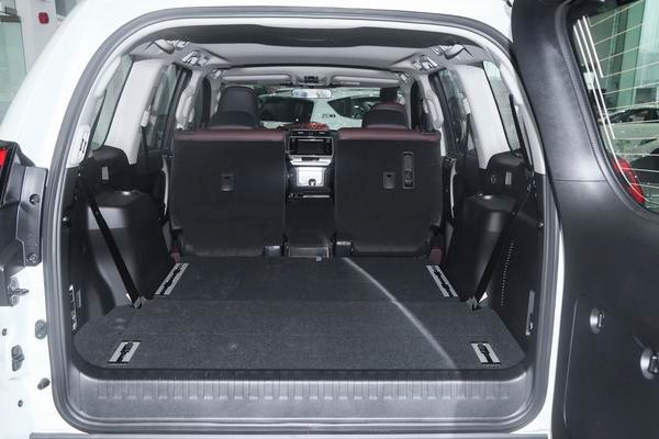 18款国产3.5普拉多越野测试,普拉多非承载式车身高速越野