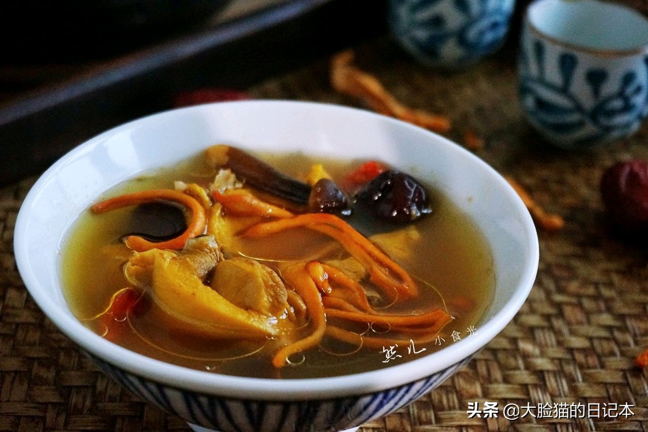 虫草花煲鸡汤做法,虫草花煲鸡汤什么时候放