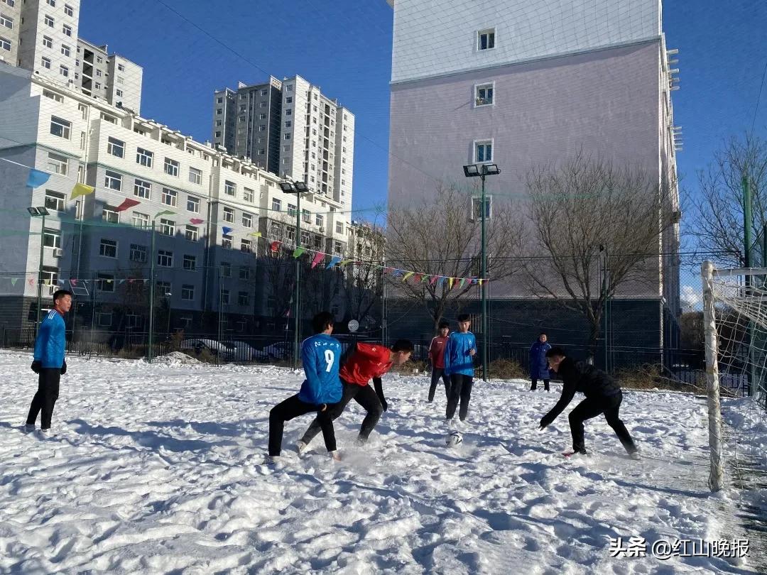 真会玩！不一样的足球赛，他们玩嗨了……
