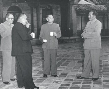 杜平被任为大使,先请彭总出面推辞,而后自己说服毛*东泽**收回成命