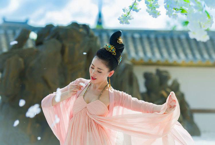 热巴古装舞蹈刘诗诗,热巴刘诗诗红毯展民族风韵