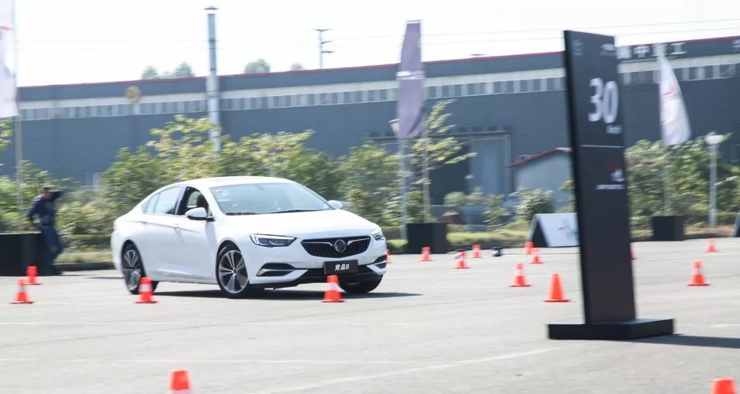 雅阁君威凯美瑞阿特兹怎么选,雅阁天籁凯美瑞迈腾君威对比