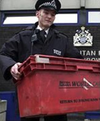 别在路边商量抢银行的计划了，监控探头已经学会了读唇术