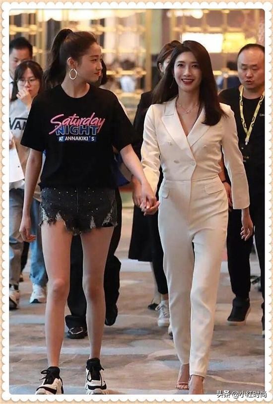 21岁关晓彤和迪丽热巴同台,江疏影和关晓彤友谊