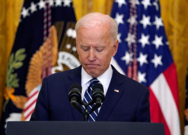 身体健康出现问题？美总统突然对记者说悄悄话，美媒：“恐怖乔”