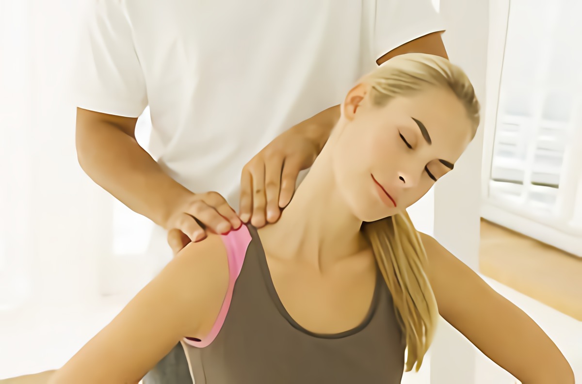 落枕怎么舒缓斜方肌,脖子落枕怎么简单快速解决