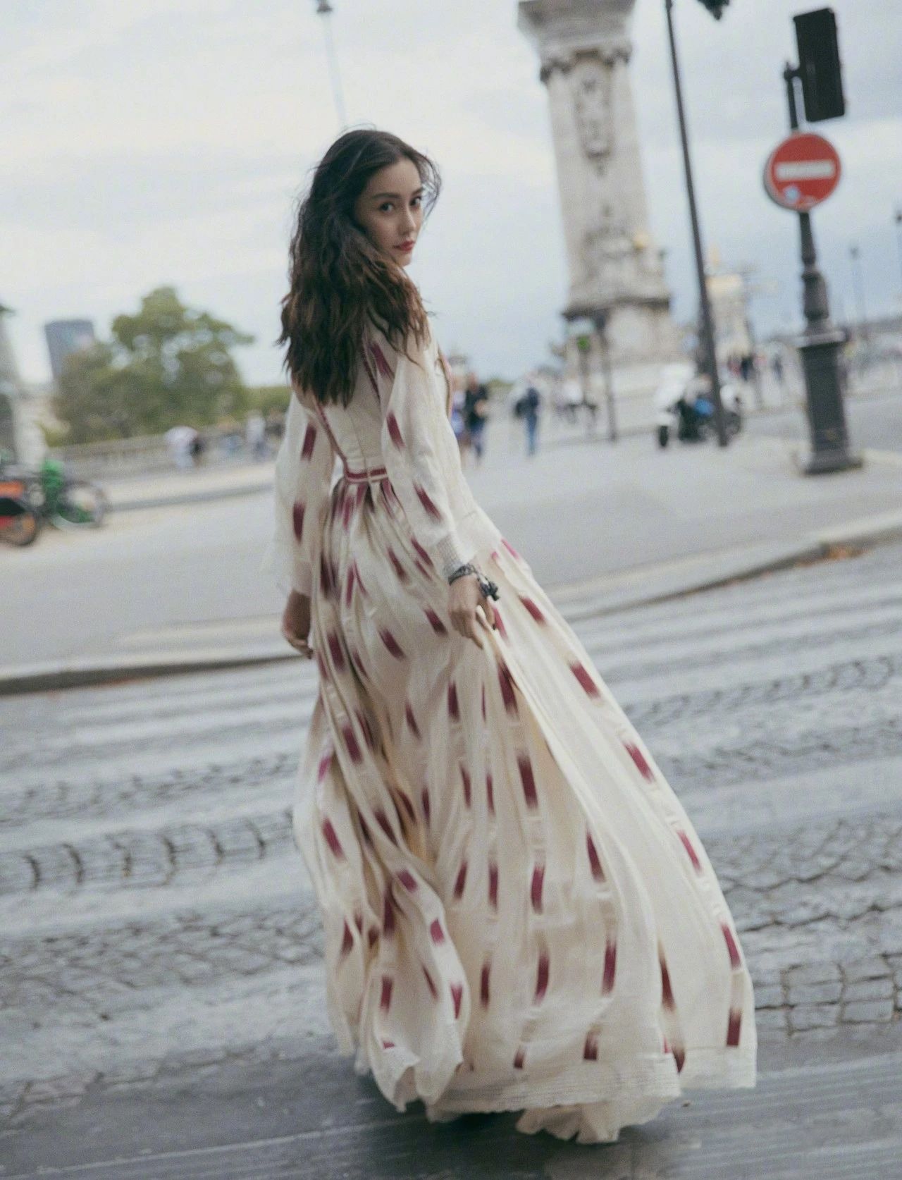 女生洗完头不吹干会怎么样,女生洗完头不吹干好吗