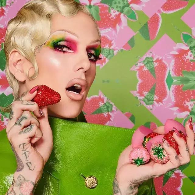 嘴痒？记得涂点999皮炎平口红，包你满意