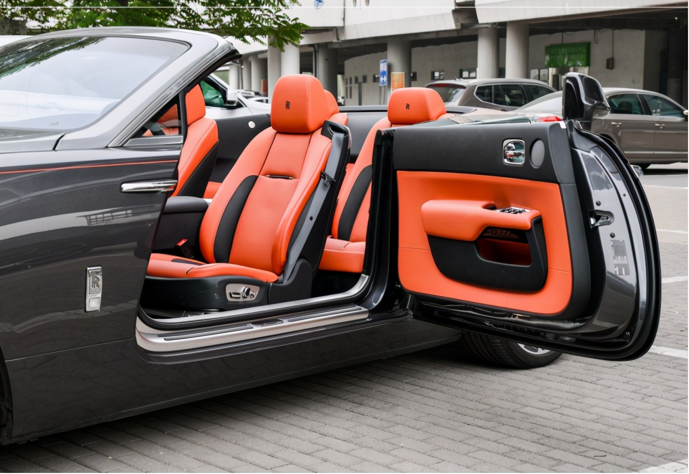 汽车的车门,汽车的车门怎么能打开