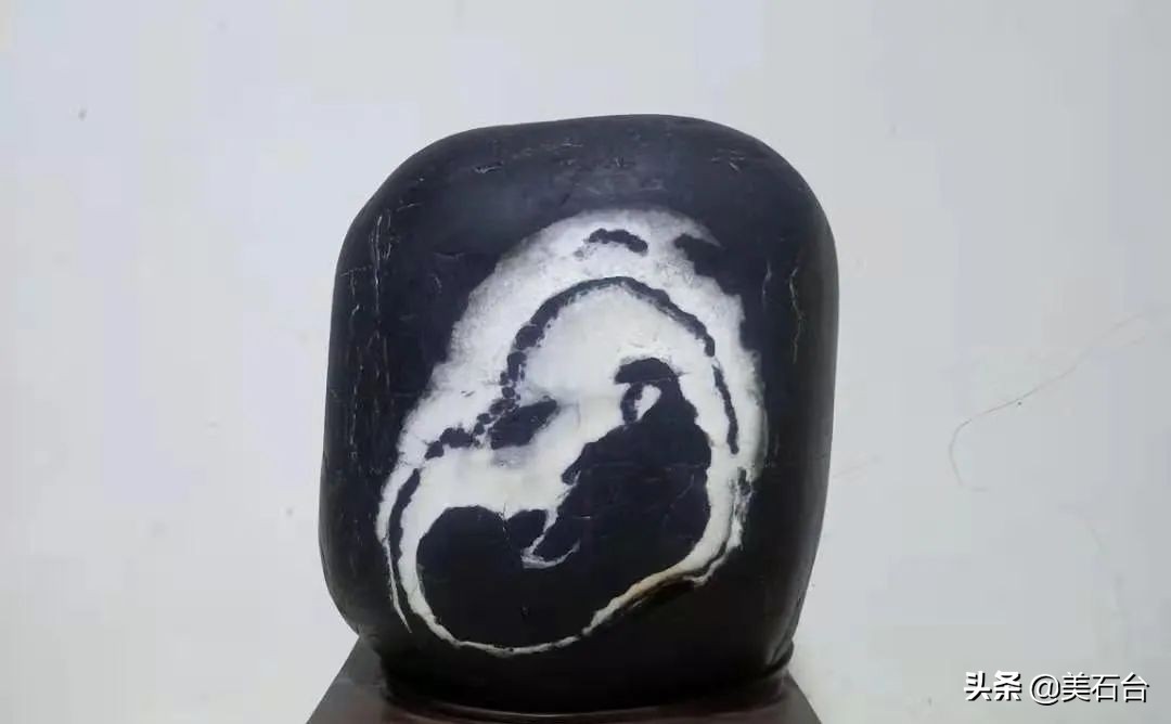 一块价值20亿奇石,价值1800万的奇石