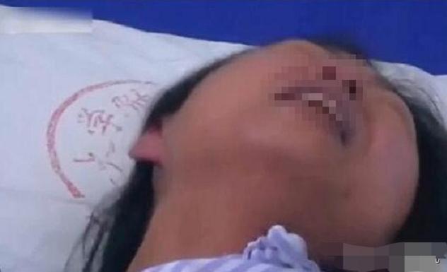 顺产时，产妇忽然说：什么东西夹到我了！医生：别怕，我都见惯了