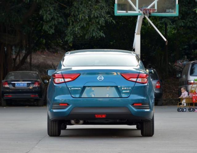 什么档次的人开30万的车呢,什么档次的人开凯迪拉克