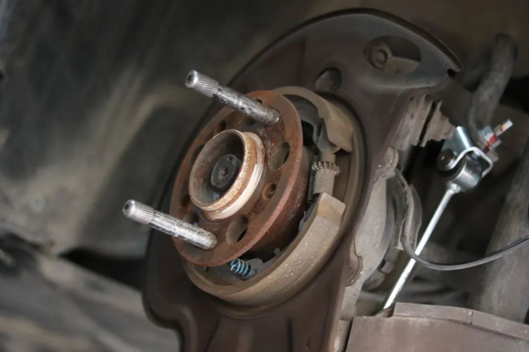 奔驰w221升级新款w222s450外观,老款奔驰w211e260翻新整备