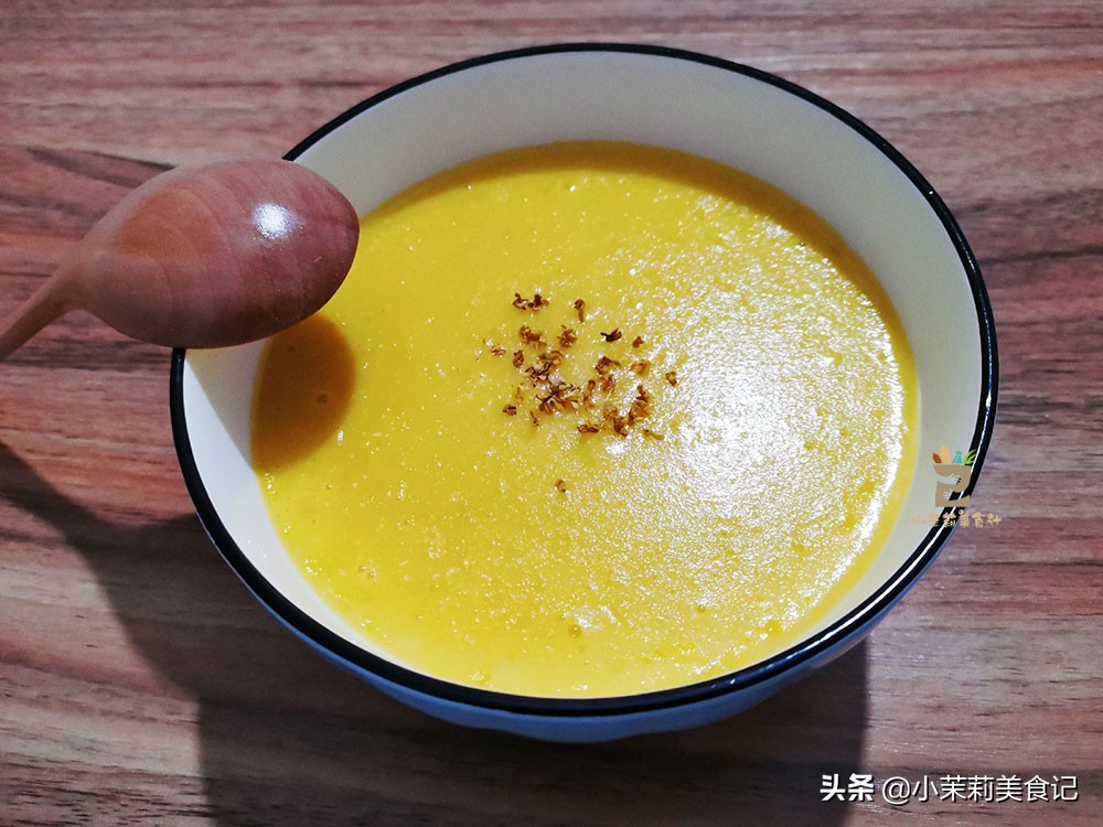 做玉米汁时，只放水可不行，教你一招，玉米汁香浓好喝又营养