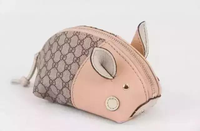 各大品牌的春节限定都跟猪一样吗,各大奢侈品牌新年限定