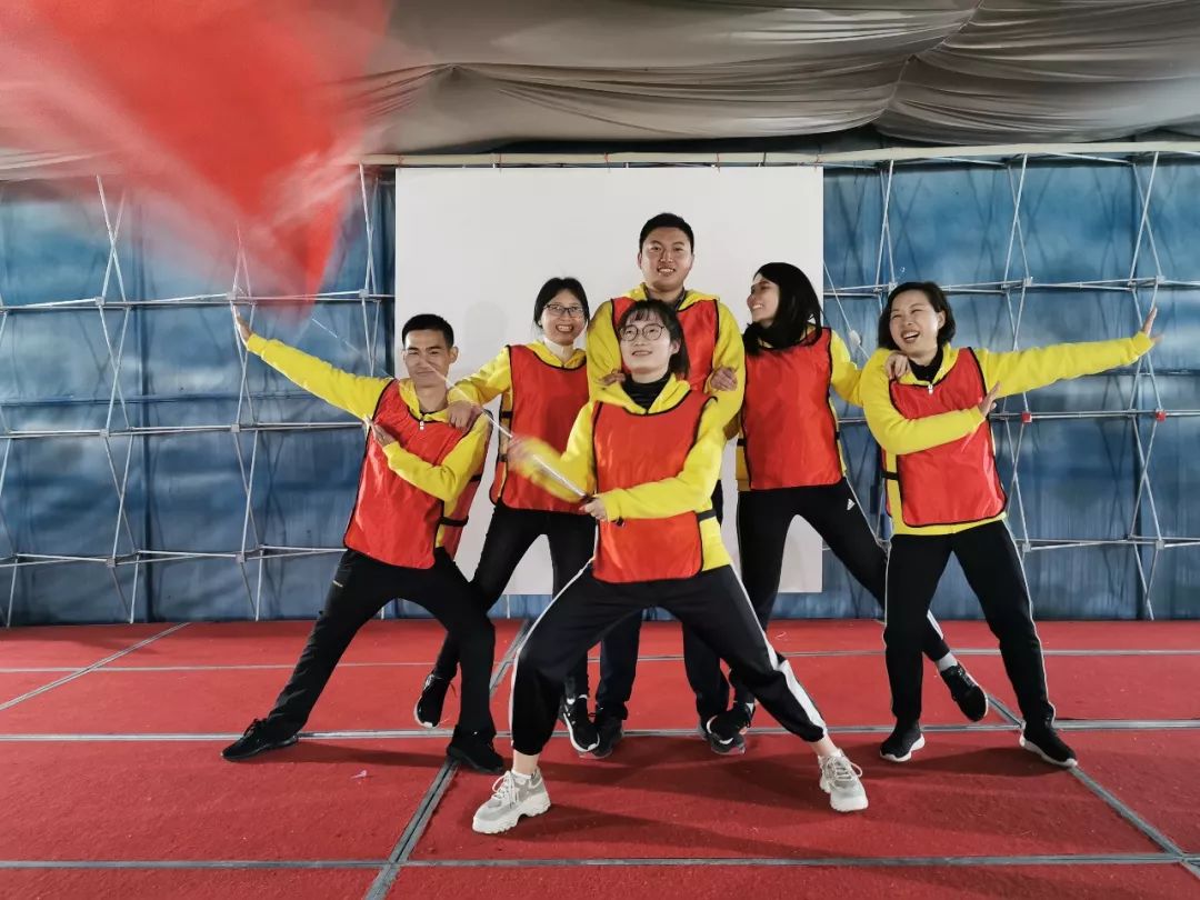 激情成就梦想汗水铸就成功,激情成就梦想团队铸就辉煌前言