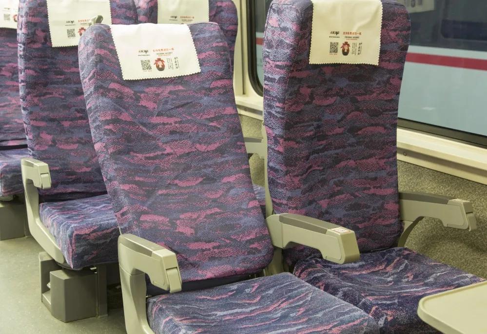 动车上有小桌板吗,动车上的小桌板怎么弄