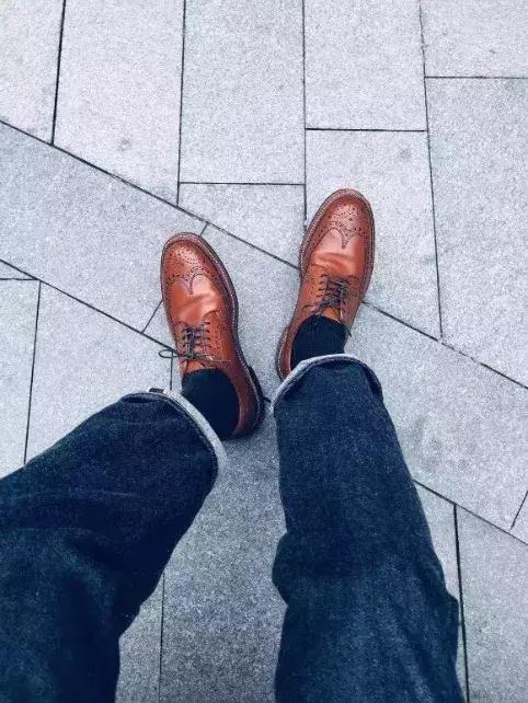 男生穿什么皮鞋显腿长好看,男穿什么裤子最搭皮鞋