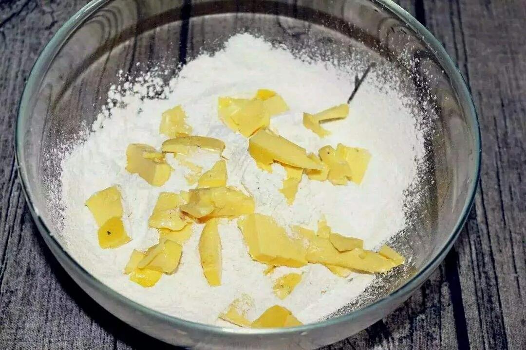 酥脆蛋挞加奶油,冰冷的蛋挞酥脆