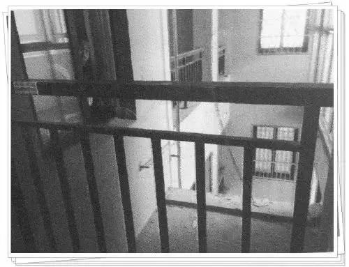 15岁少年强奸7岁女童将其从25楼推下摔死,其父:孩子我不管