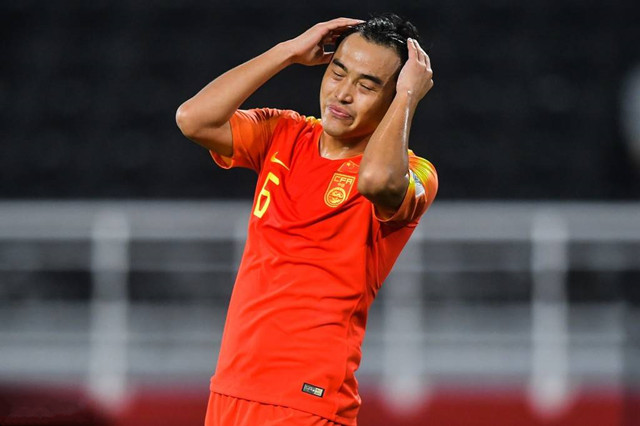 国足新帅成球迷热议话题,国足新帅首次亮相