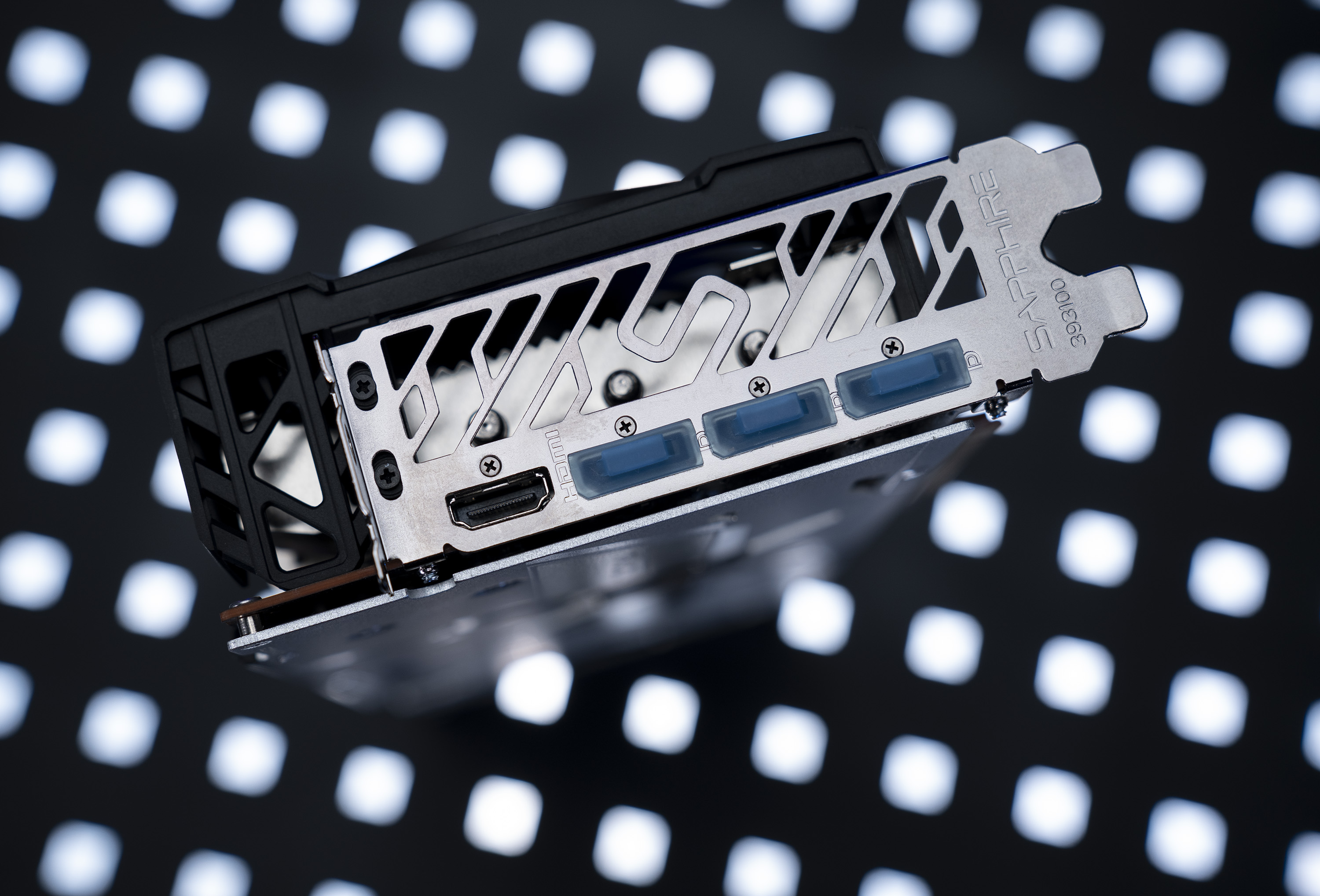 蓝宝石rx7900超白金,蓝宝石rx6800公版测试