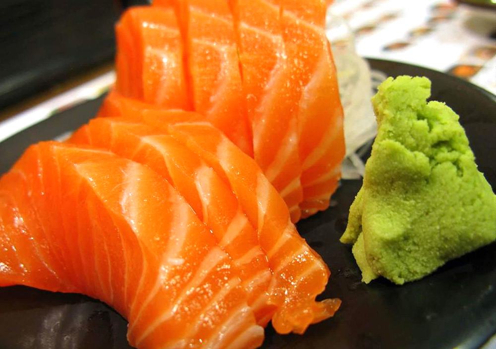 生吃三文鱼腥不腥,三文鱼怎样吃更好吃更简单