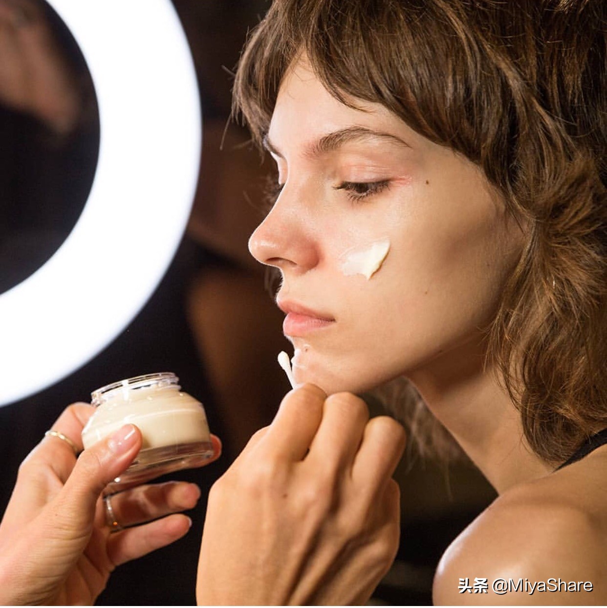 肌底液和精华液的区别有什么,肌底液和精华液的区别在哪