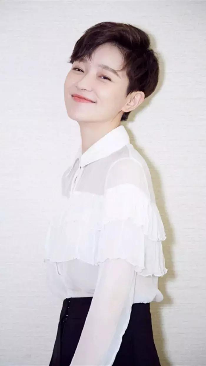 碎发特别多扎不住怎么打理,额前碎发太多怎么扎头发