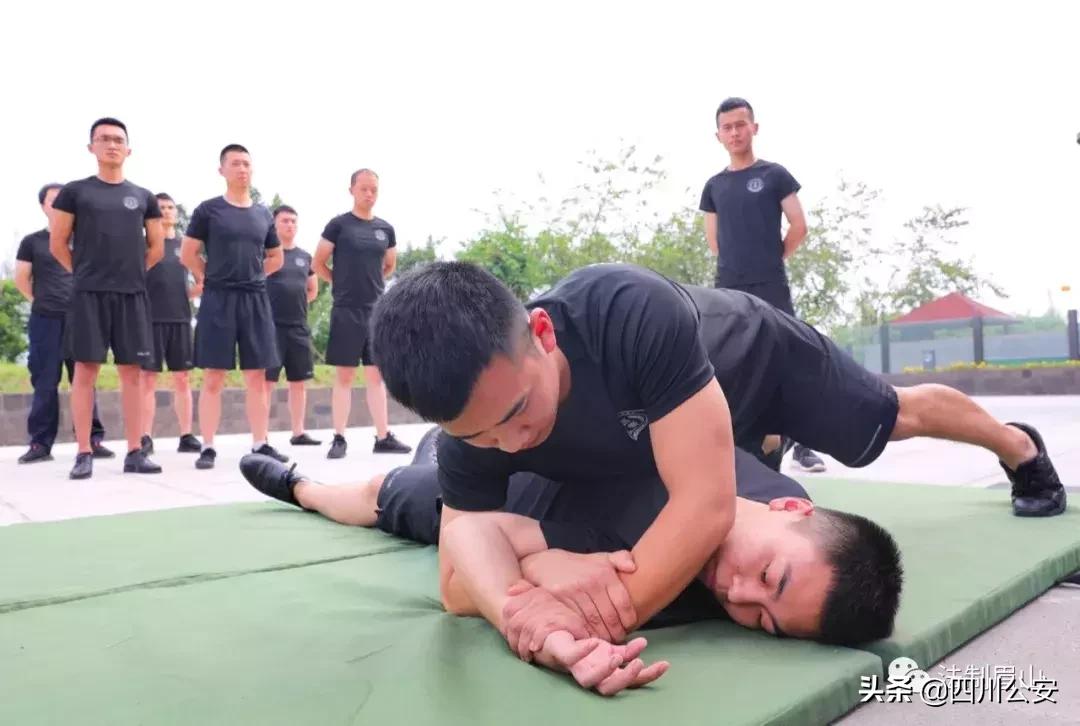 用警灯点亮黑夜,如何让警灯刺破夜的黑