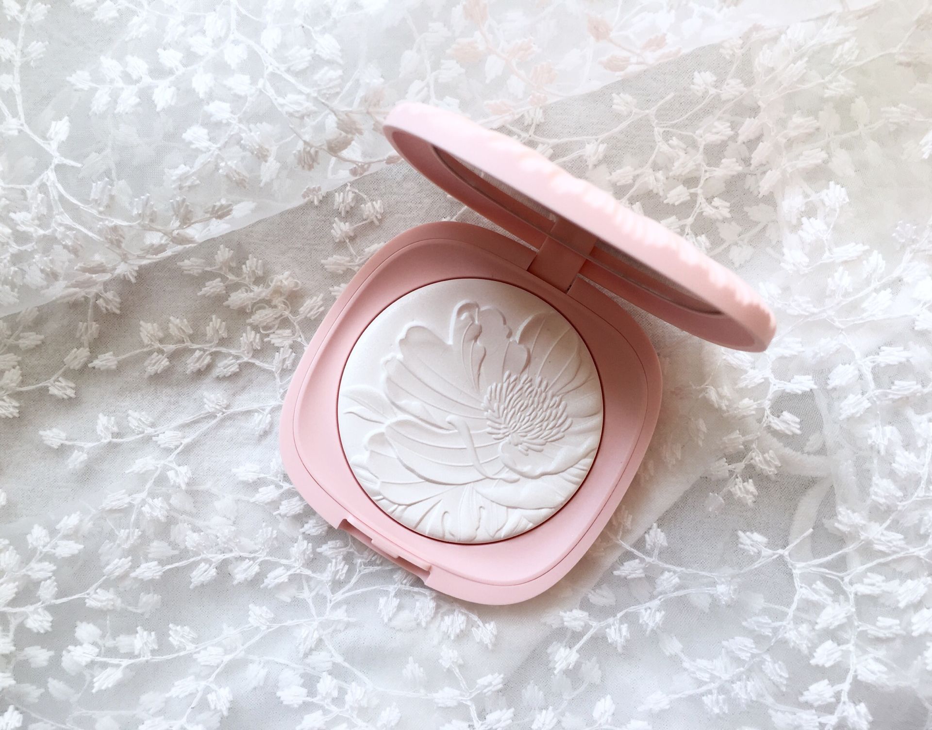 腮红唇膏眼影三合一推荐,欧美风的眼影腮红口红推荐