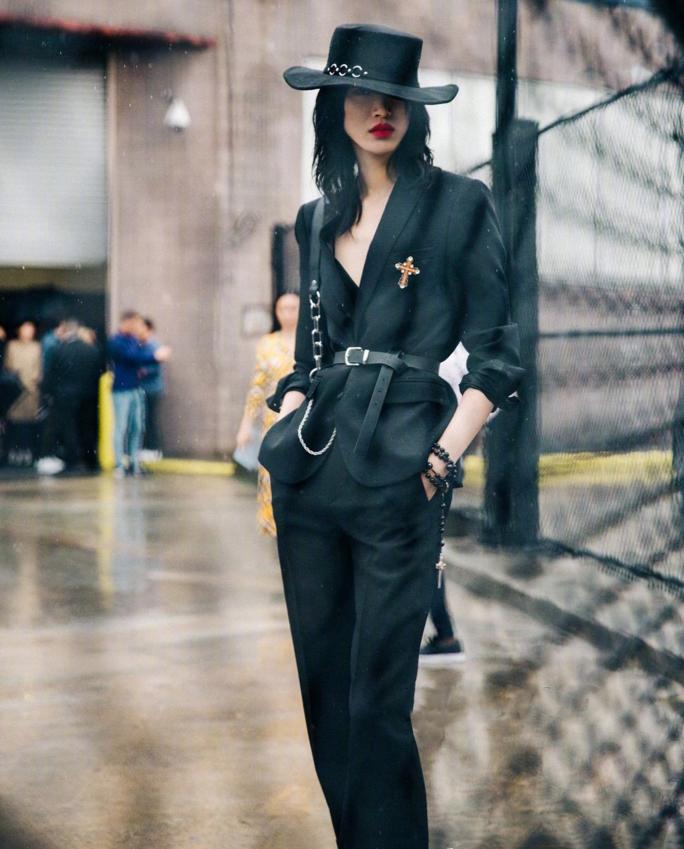 复古毛呢大檐帽搭配,法式大檐帽秋冬