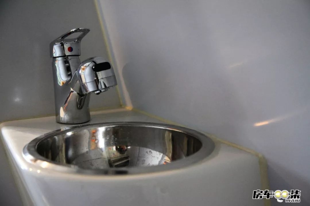 外观低调,配置却很丰富,老百姓也能买得起的东风舒侣B型房车