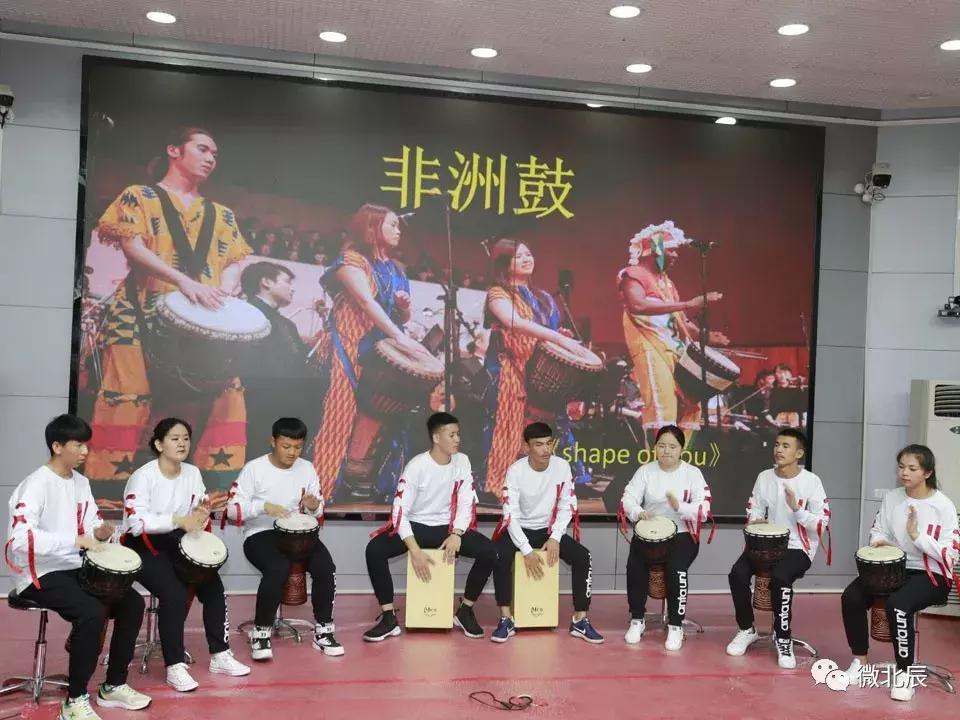 56个民族一家亲开场,民族大学56个民族快闪