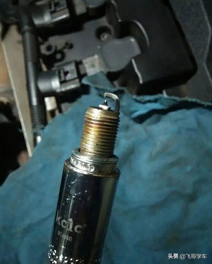 2011款2.0t奥迪a6l,最新款奥迪a6l更换火花塞教程
