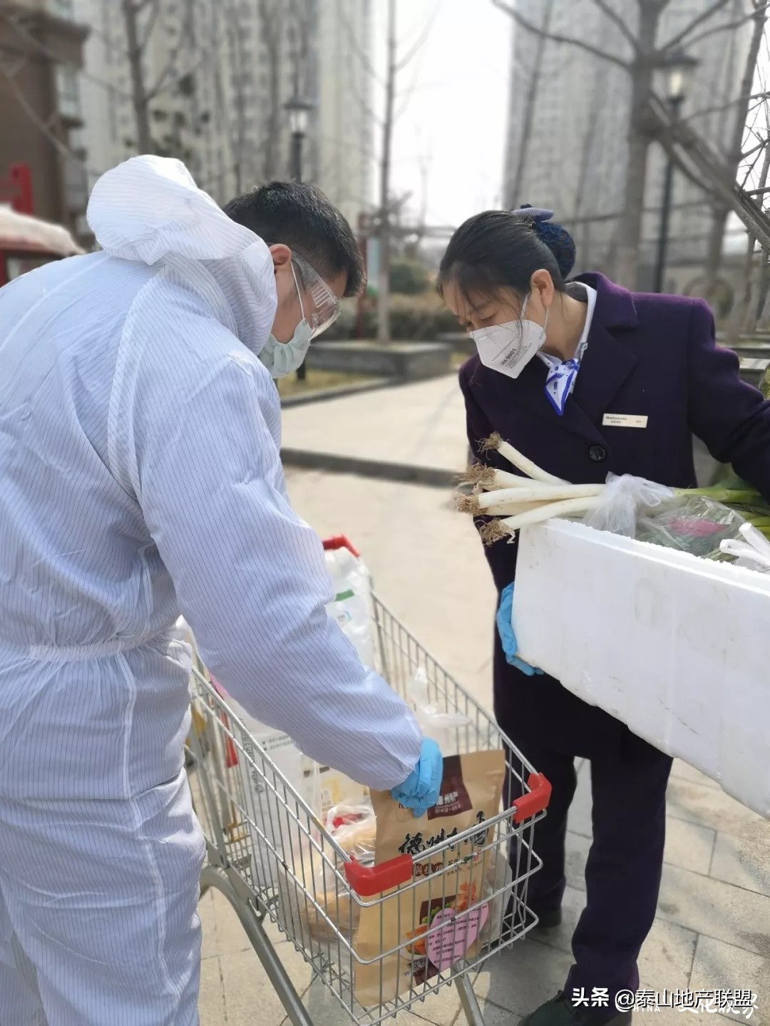 致敬一线工作人员济南,致敬物业在一线服务人员