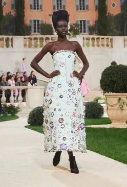 chanel香奈儿1995年时装秀,chanel香奈儿2015高级时装秀