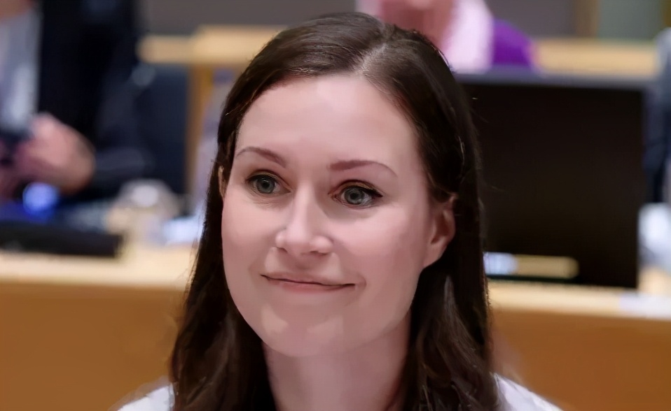 芬兰女总理拍露胸写真被喷辱国！她凭什么成为世界最年轻女总理？