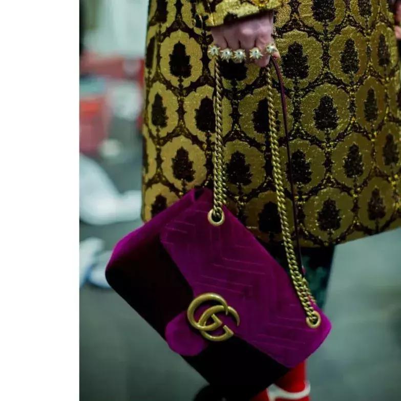 prada包包哪款最火,prada2019年都发布了几款包