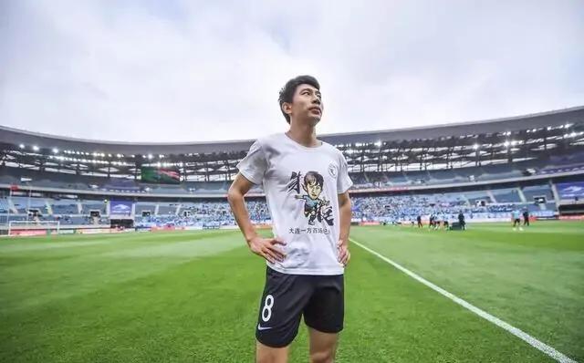 朱挺恶意踩踏红牌下场,足球队员朱挺现在情况