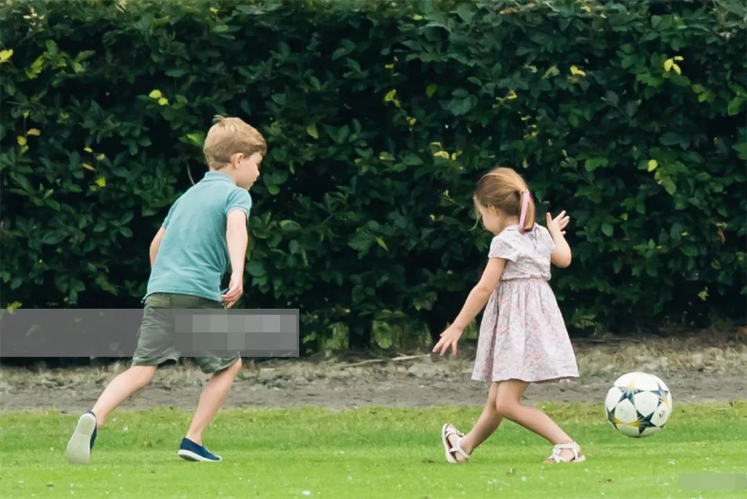 乔治小王子4岁照片,乔治小王子幼儿园照片