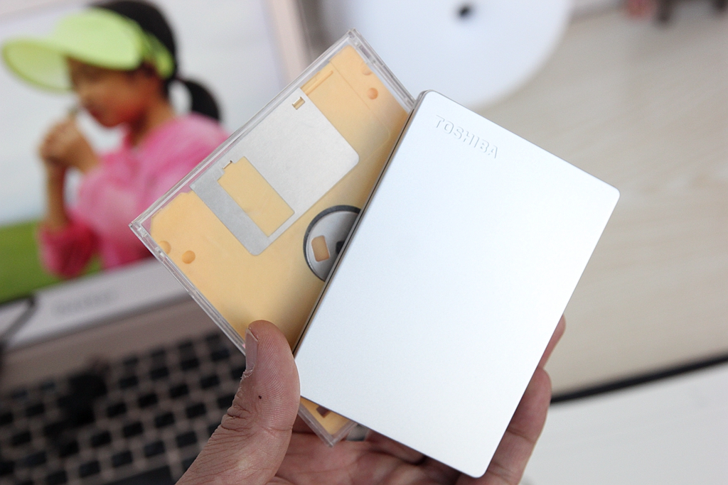 东芝移动硬盘slim1tb评测,东芝固态移动硬盘推荐评测