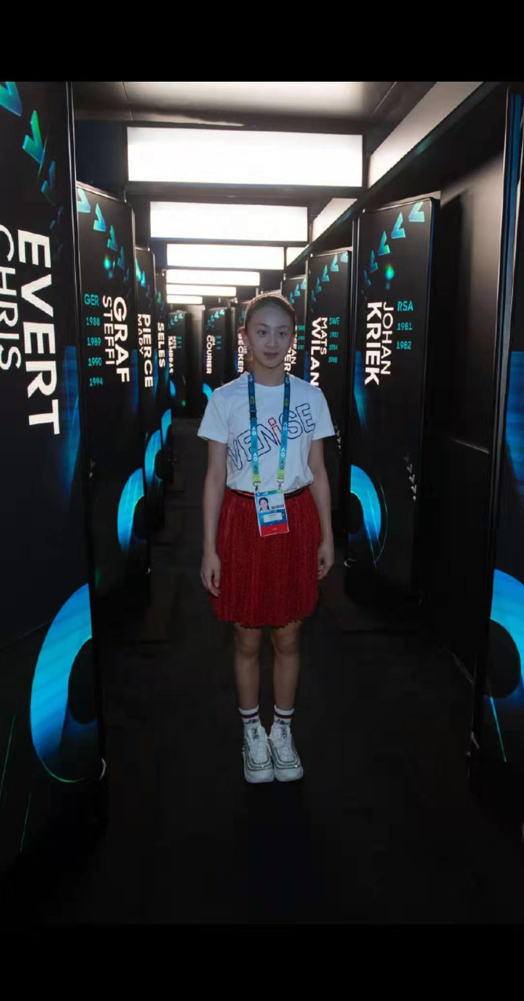 田亮罕见晒女儿短裙照,田亮女儿棒球